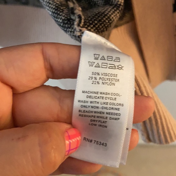 Nicole Miller leopard print cardigan. Xs - Picture 4 of 8